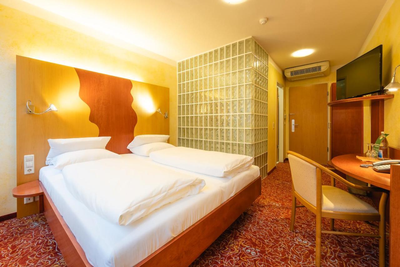 Allvitalis Traumhotel Karlsruhe Eksteriør bilde
